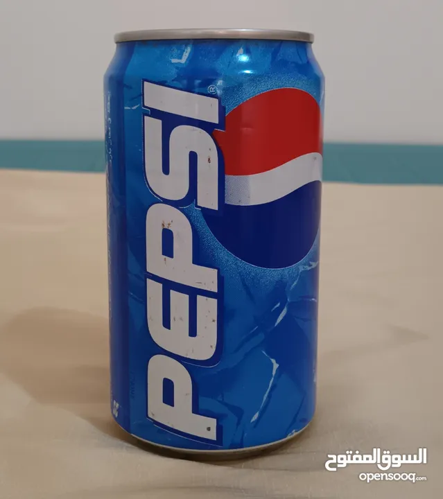 20 yıl önce satın alınan çok eski Pepsi hiç açılmadı.  بيبسي قديم جدا تم شرائها من 20 عام لم تفتح.