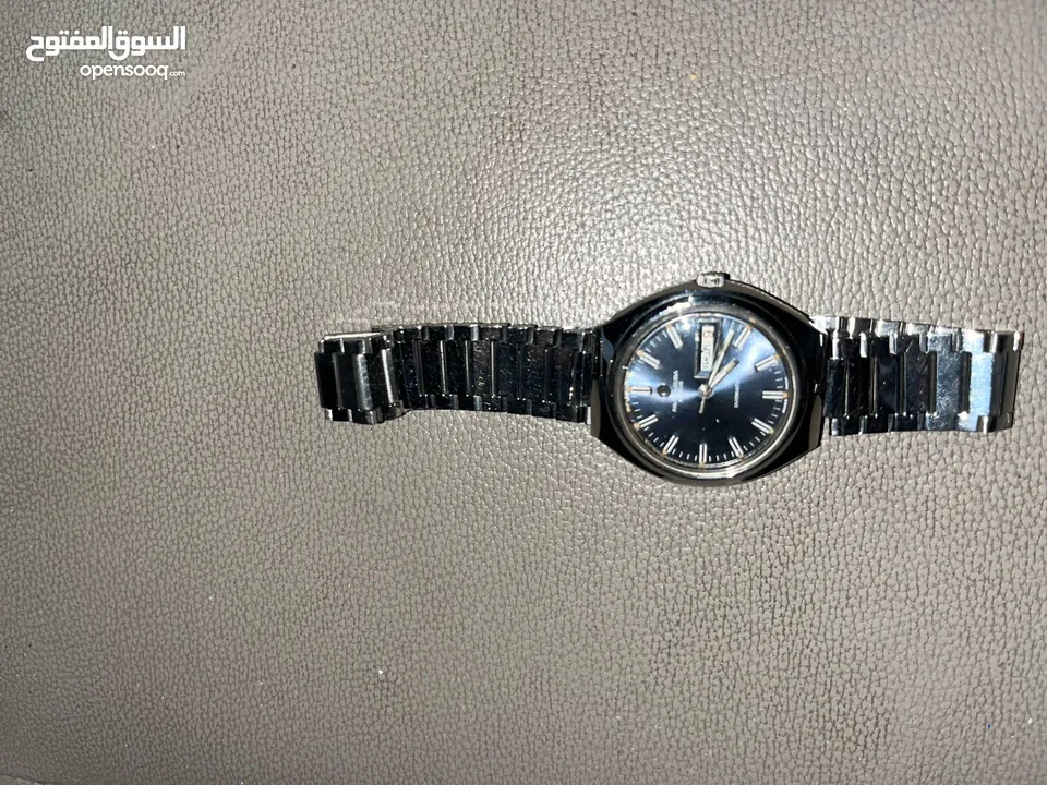 ساعه سويسري فيفر لوبا بحاله جيده جدا اتوماتيك لون مميز