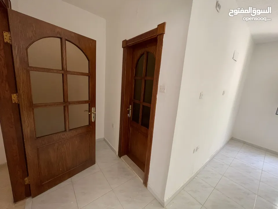 عمارة للبيع فل عقبة تاسعة جمعيات شقتين كل شقة 200 متر+ تسوية 80 متر بسعر مغري مساحة الارض 476