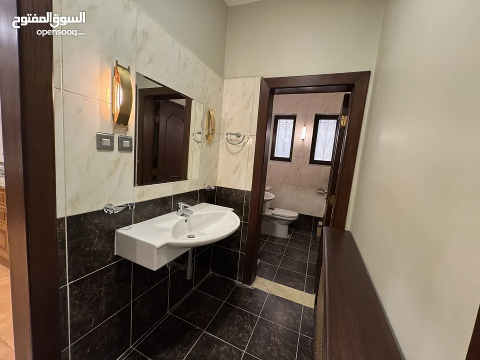شقة من فيلا - ام أذينة - 3نوم 1ماستر - 350م - ارضي - مدخل مستقل - قرب الخدمات