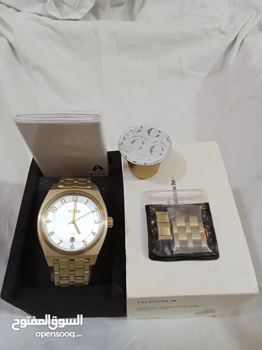 Nixon watche Gold colour brand new for sale