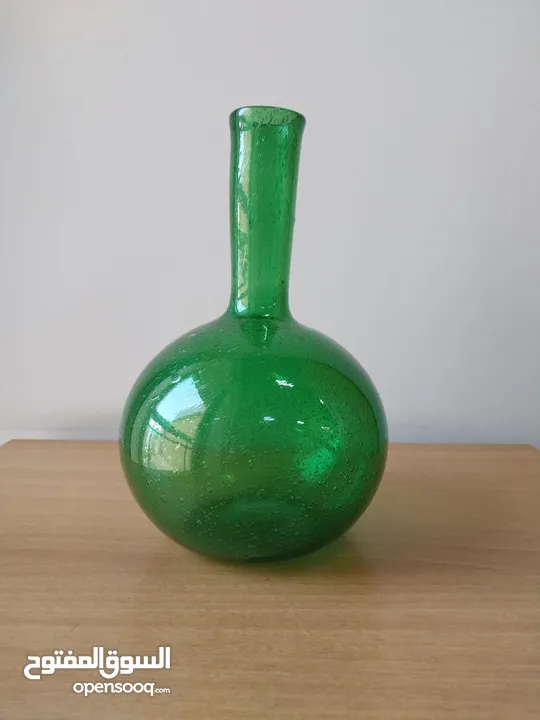Emerald Green Glass Vase – Round Vintage-Style Decor Accent