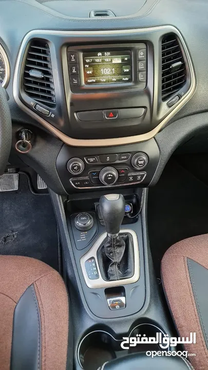 جيب شيروكي 2015 sport & Black Edition  كرت ابيض ماتور اقتصادي