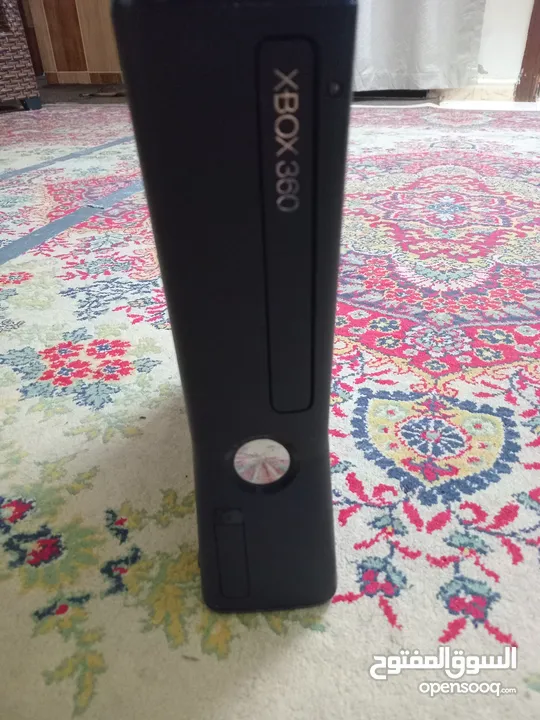 اكس بوكس 360 معدل مع 3 أيادي ومكتشفة العاب بسعر خرافي مع جميع اسلاكه ما عدا سلك البور السعر خرافي