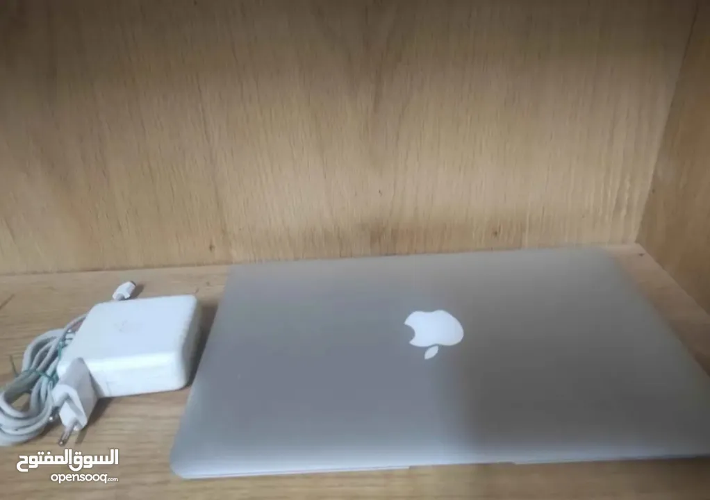 Mac Book Air(2011) + فلاشة 16 جيجا + توصيل مجاني