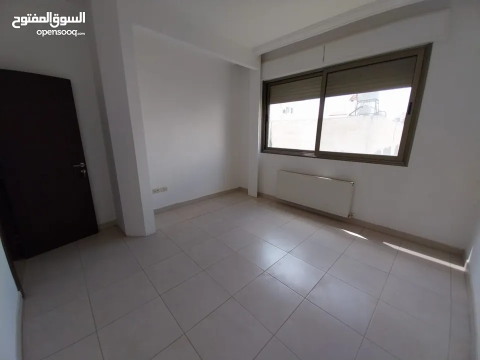 شقة غير مفروشة للإيجار ( Property 38970 ) سنوي فقط