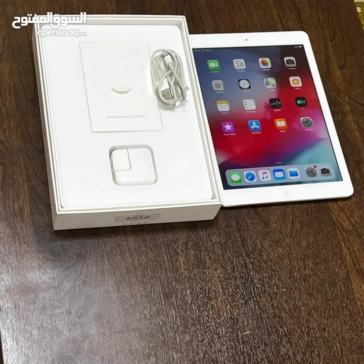 IPad Air 1 with Box and Charger clean and Excellent Condition