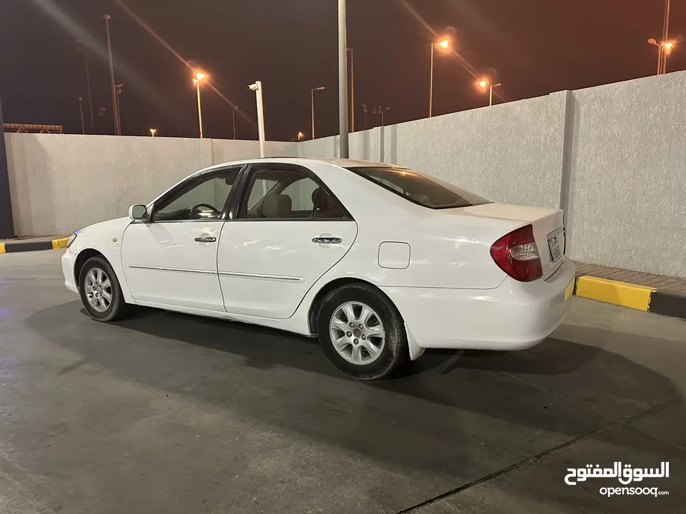 للبيع كامري 2004 كامل مواصفات  ماشي 350 الف