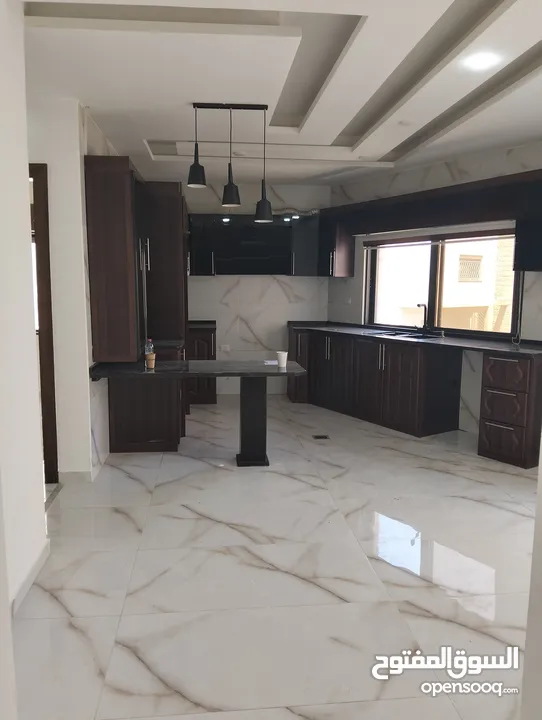 شقة سكنية الياسمين -عمارة القيسي - تبعد عن تاج مول دقيقتين - إيجار سنوي لعرسان جدد أو عائلة صغيرة -