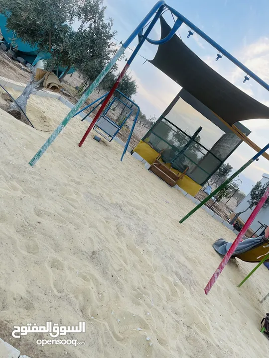 ارض زراعيه مجهزه بل كامل تبعد عن شارع المطار 6 كيلو تبعد عن وسط مادبا4ك