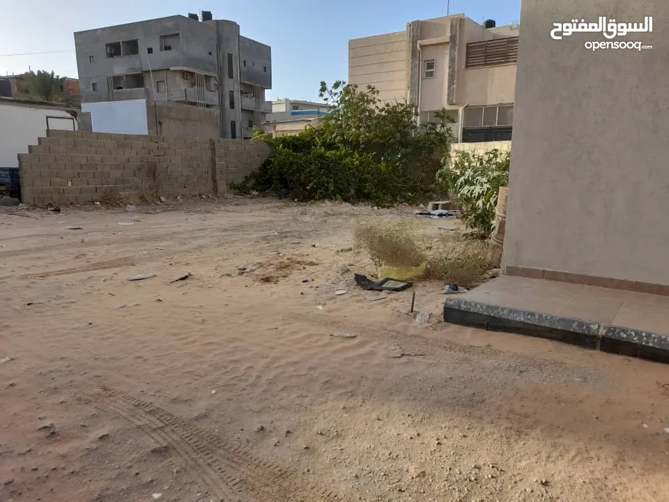 قطعة ارض 140 متر سوق الجمعة عرادة بعد جامع بالشاطر  قريبة من الطريق للبيع