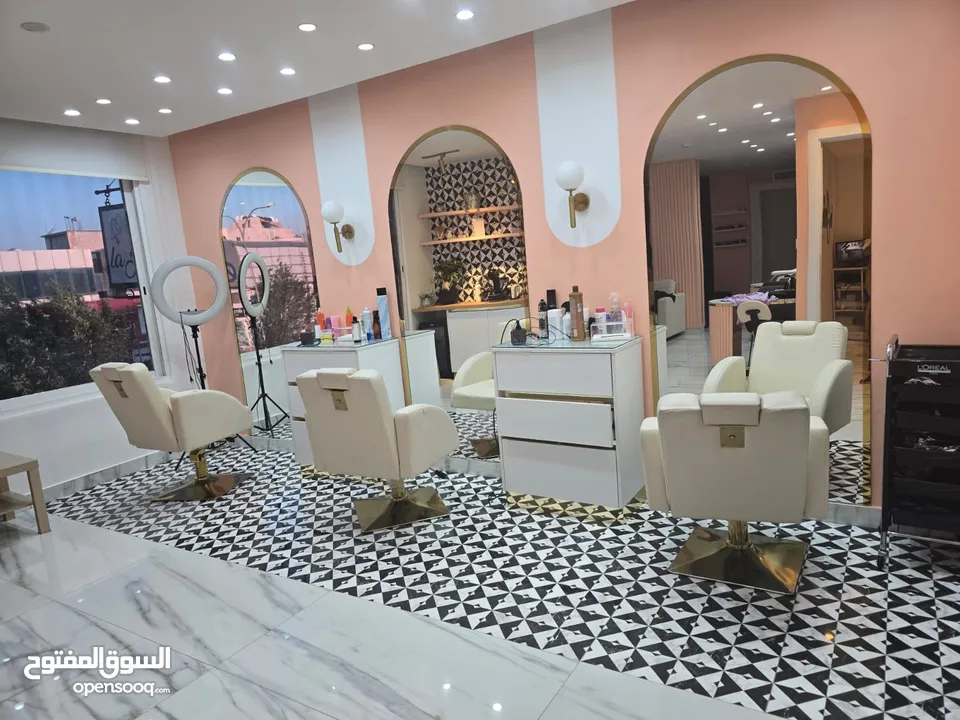صالون تجميل نسائي للبيع