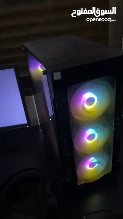 Pc مع شاشه وماوس وكيبورد وسماعه للبيع