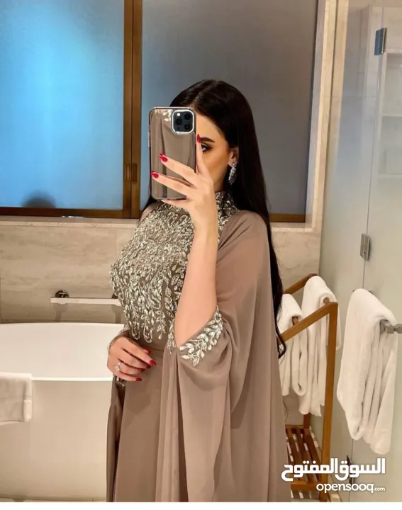 عباي قطعتين مرصعه بالكريستال الثقيل يوجد عدة مقاسات