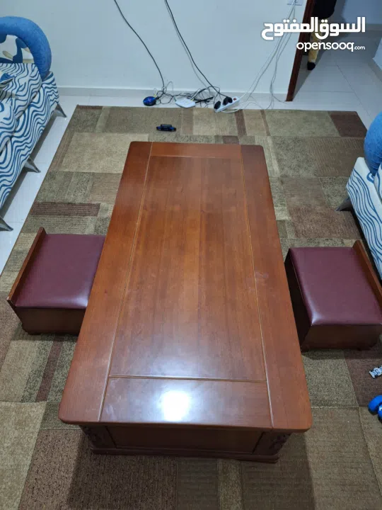 طاولة وسط خشب ثقيل