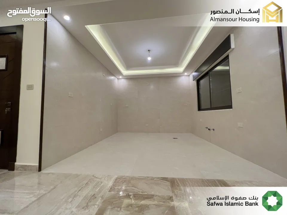 شقة شبه ارضية 175م2 فاخرة للبيع في طريق المطار/ مشروع لومينوس 1 ( إسكان المنصور )