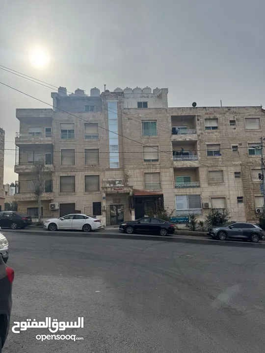 شقة للبيع في صويلح  طلوع سامح مول 150 متر طابق ارضي  3 غرف نوم، صالة وصالون و كراج و مخزن و حمايات