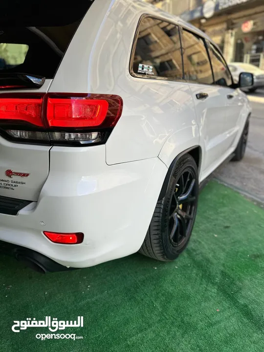 جيب شيروكي ملك العضلات الامريكي SRT8  موديل 2014 لون ابيض للايجار فقط من عند مكتب Lion  Group