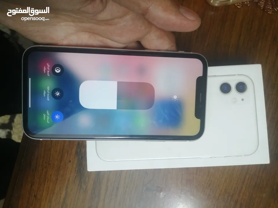 ايفون 11 وكاله 128جيجا معاه كرتونتو وكفر فقط 165دينار