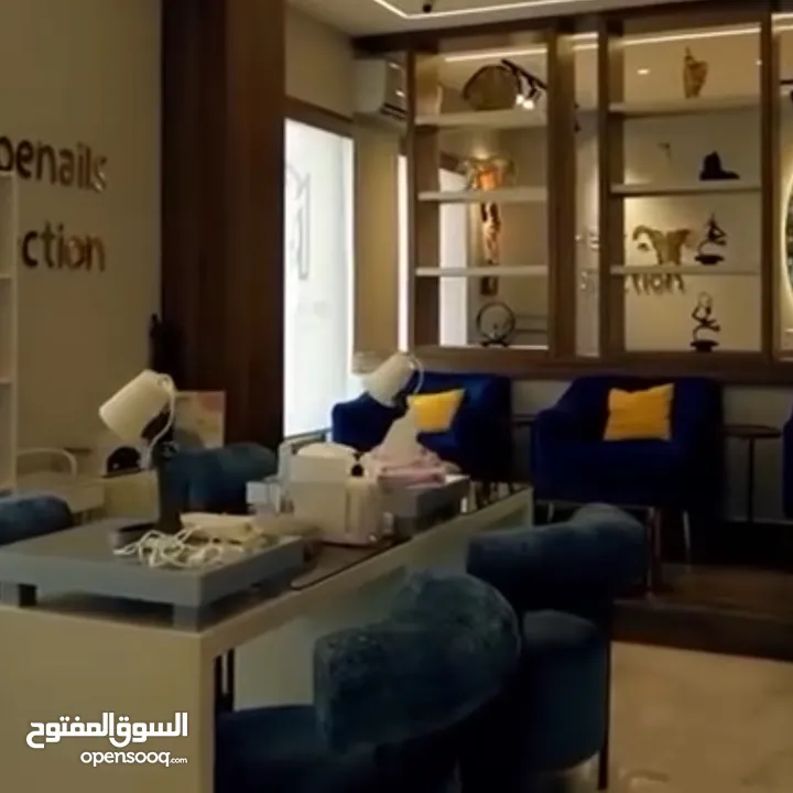 صالون ستاتي للبيع مع كامل عدتو موقع مميز