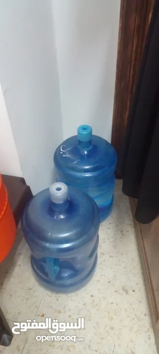 قارورتين مي موجودات باربد