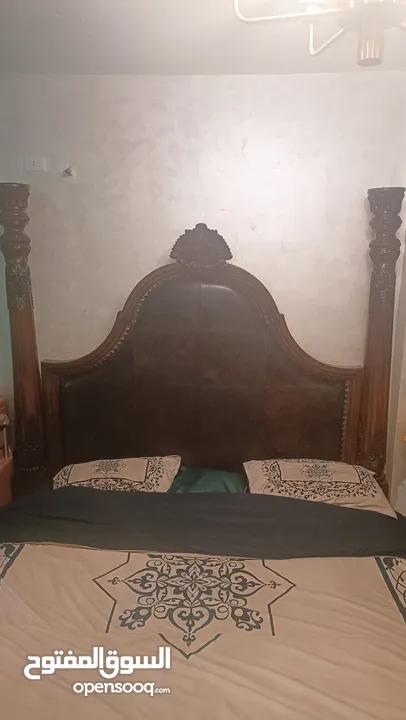 غرفة نوم ملوكي
