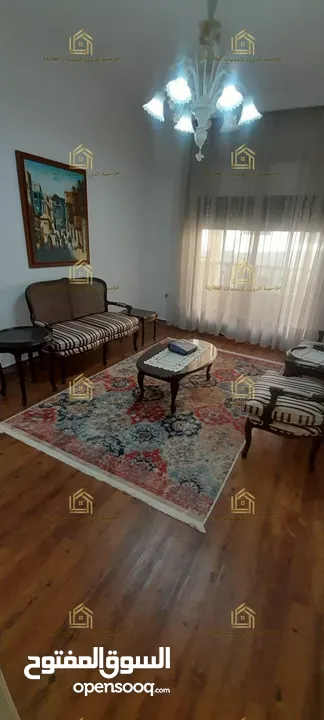 فيلا مفروشة فاخرة / ذات إطلالات رائعة/ اعلان رقم ( V119 )
