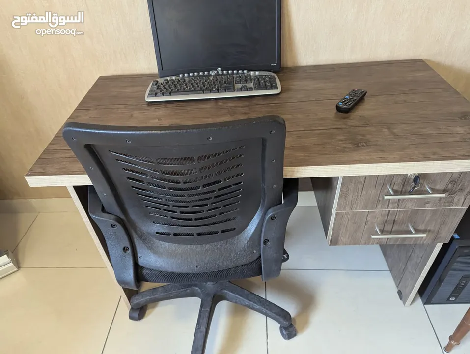 اثاث مكتبي استخدتم بسيط وبحالة الجديد