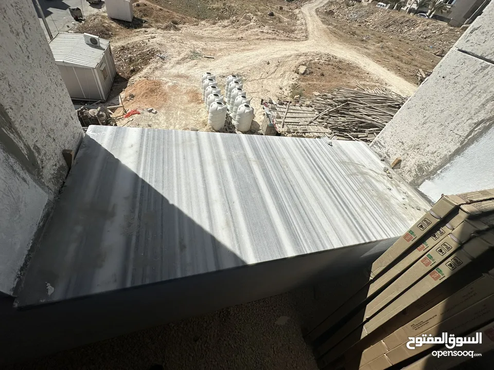 شقق جديده طريق المطار  ضاحيه الأمير علي  بالقرب بيت المقدس يوجد ثالث مع روف