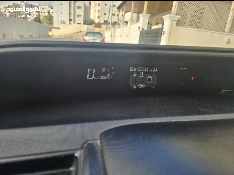 تويوتا بريوس 2015 نظيفة ومميزة للبيع