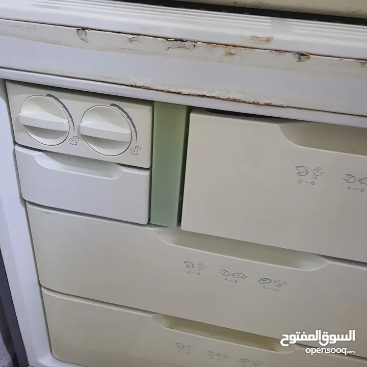 ثلاجة و مكنسه و تلفزيون للبيع