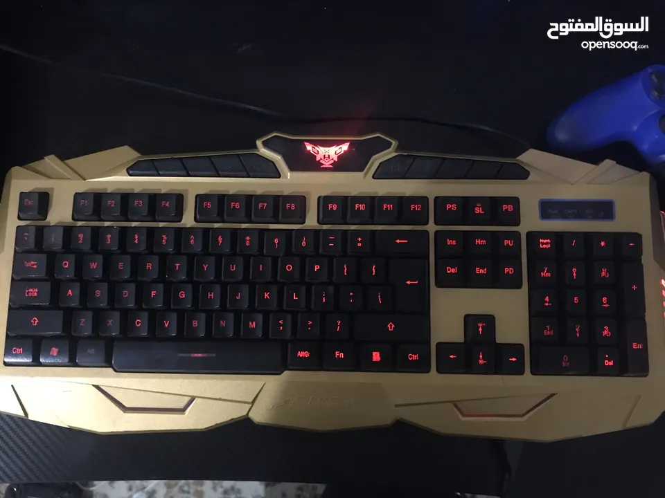لوحة مفاتيح جديدة و نظيفة بها RGB