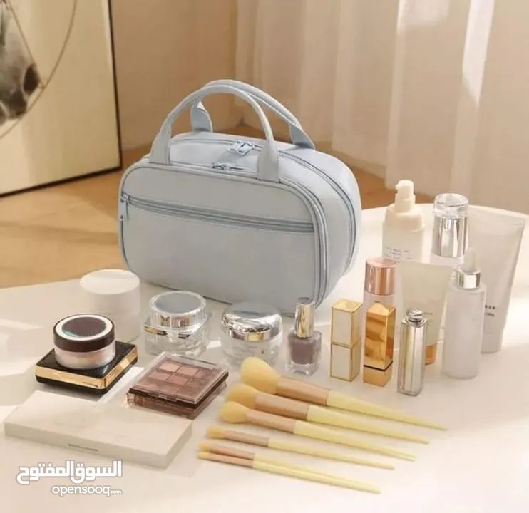 شنطة مكياج أنيقة وعملية
