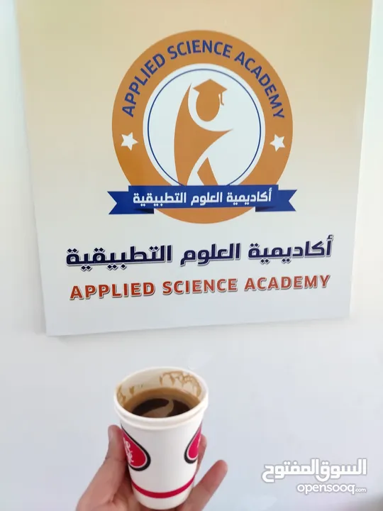 مركز. تعليمي حديث و مييز للشراكه أو الضمان يحتوي على جميع التسهيلات و المعدات و الأثاث و كادر مؤهل