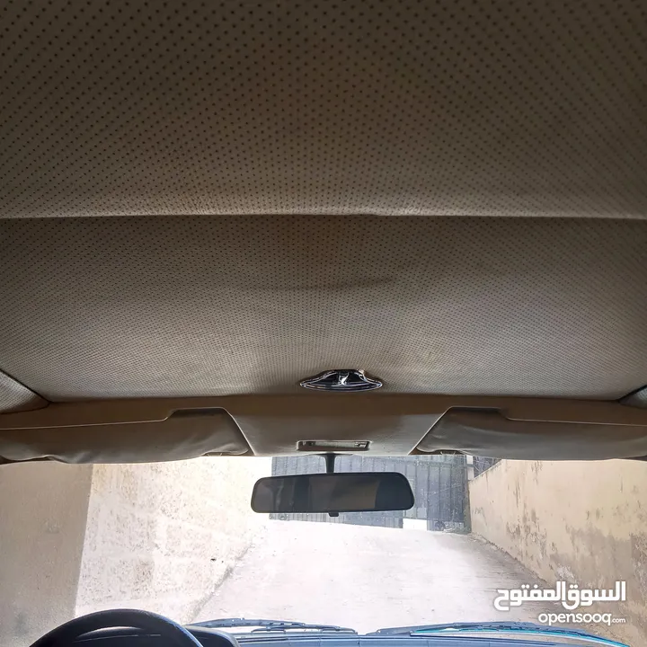 مرسيدس e200 لف (التواصل على الرقم الموجود داخل الاعلان فقط )