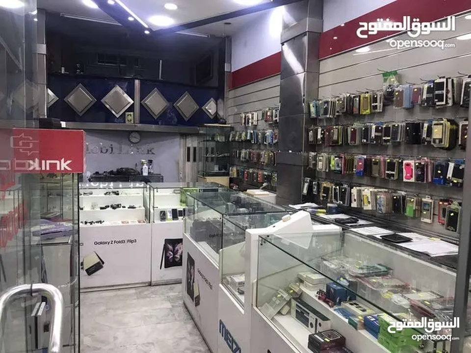 محل تجاري للبيع مجهز كامل موقع مميز ملاصق لمعرض شركة زين - شارع باب الواد - الوسط التجاري/ الزرقاء