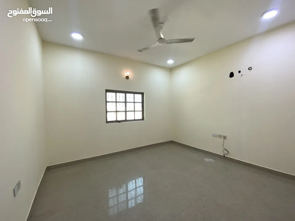 ‏Apartment for rent in Bani Jamra, 3-Rooms  شقة للإيجار في بني جمرة، 3 غرف، موقع ممتاز