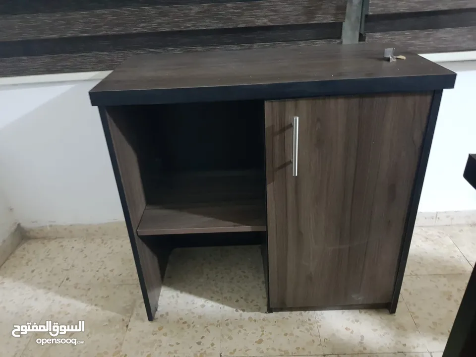 اثاث مكتب ضخم للبيع بسعر مميز