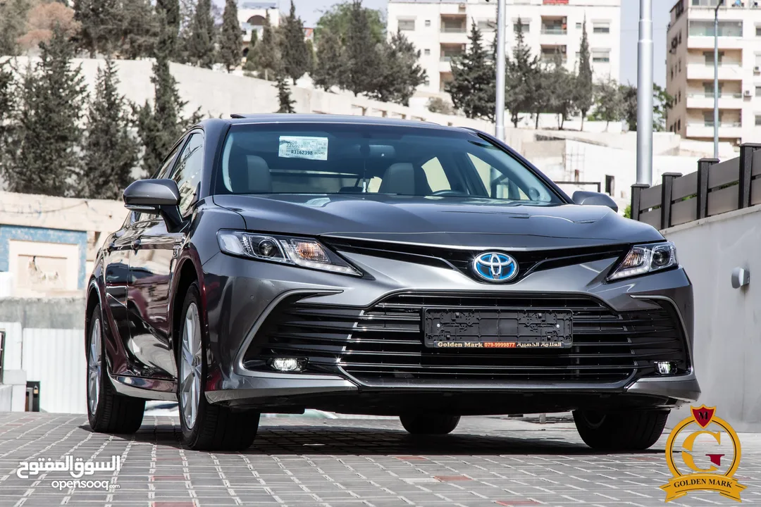 Toyota Camry Gle 2024  السيارة وارد و كفالة الشركة و قطعت 16,000 كيلو