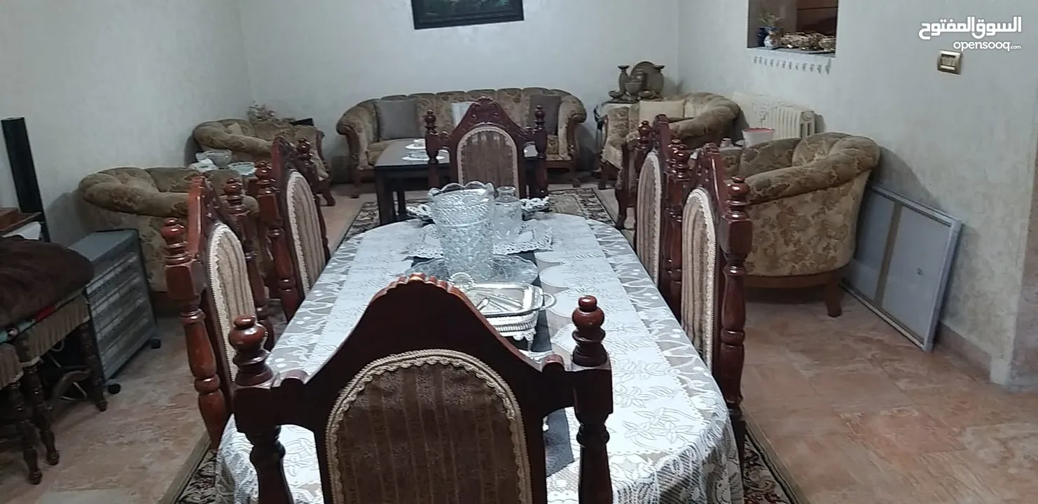 طقم كنب وطاولة سفرة للبيع