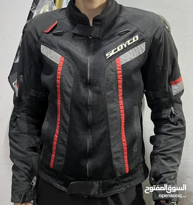 جكيت دراجة نارية عدد 2 الاسود حجم xl صيفي + شتوي الجكيت الاسود و احمر حجم xs صيفي طبعن بحالة نظيفة