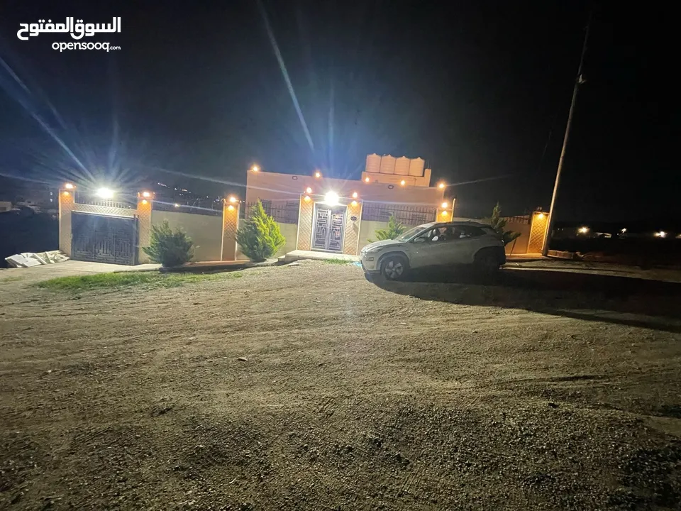 بيت مستقل في ارقى مناطق الزرقاء ضاحية البستان   واجهة حجر تشطيب سوبر ديلوكس مسطح البناء 170الارض500