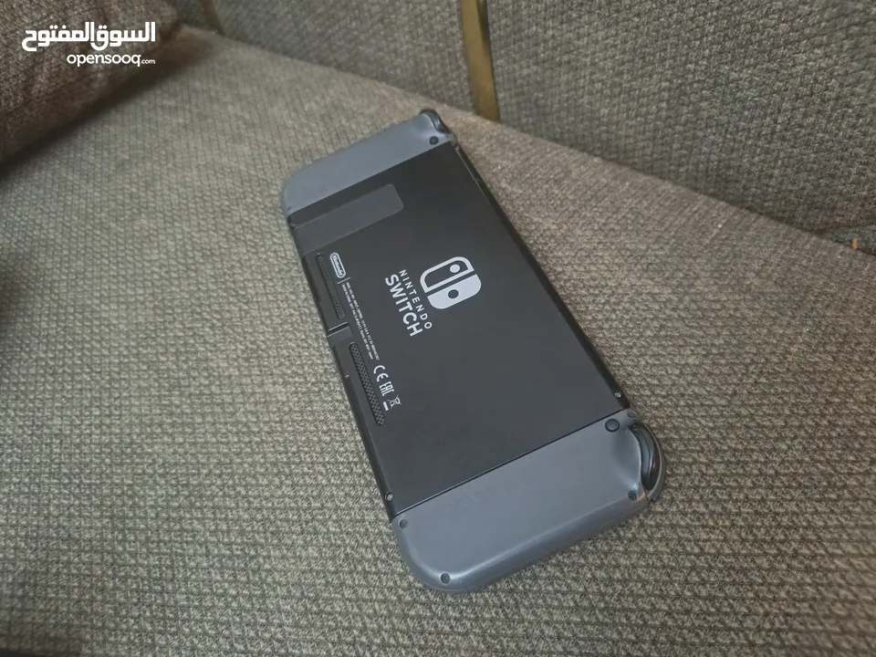 جهاز نينتدو سويتش حالة ممتازة جدا مع أغراضه ولعبة