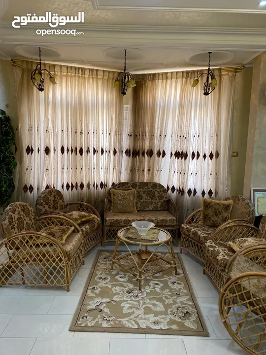 منزل بيت للبيع او للاستثمار مع إمكانية البناء على السطح
