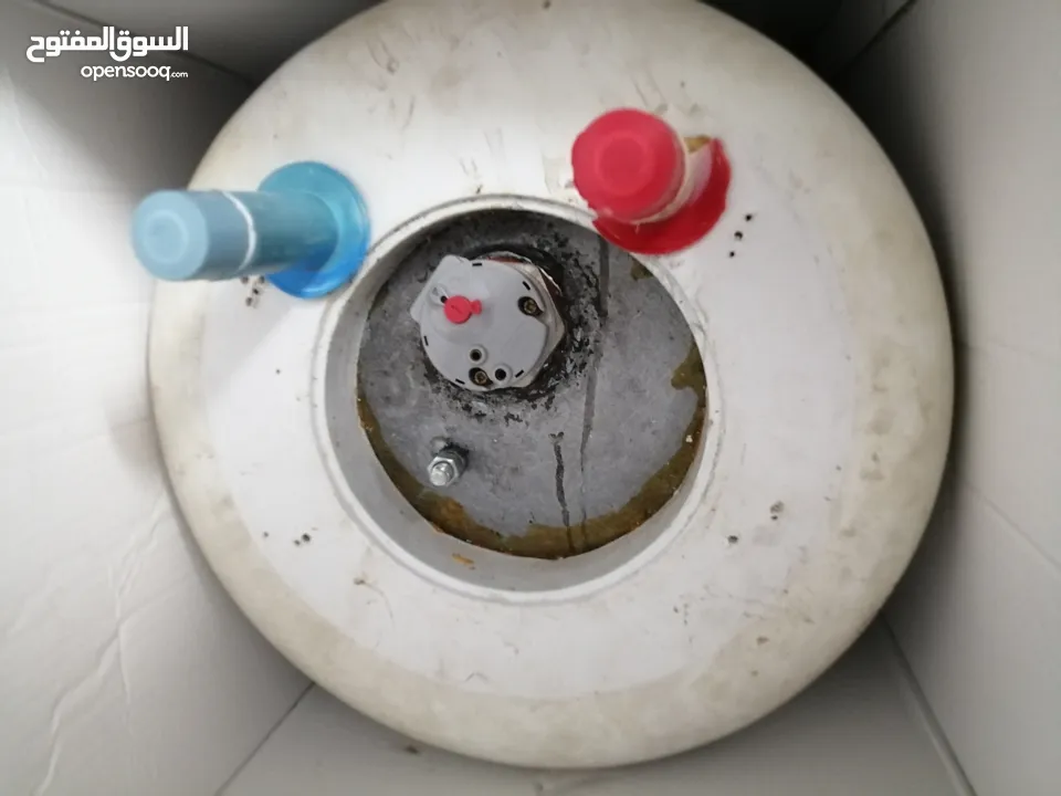 سخان ماء كهربائي نيروخ للبيع بسعر مناسب.