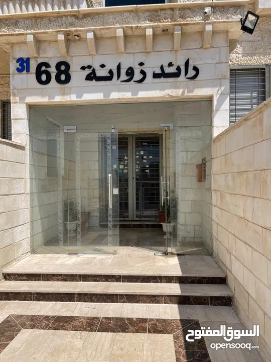 شقه اربع غرف نوم وصاله وصالون 214 متر + روف غرفه وصاله وحمام و مطبخ 60 متر مقابل اسواق الرشد