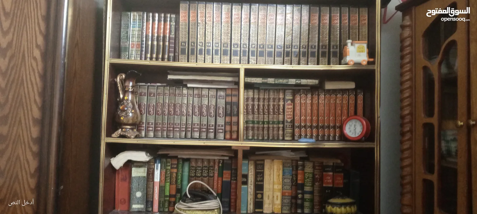 كتب كثيييير للبيع طبعا ما قدرت اصورهن كلهن