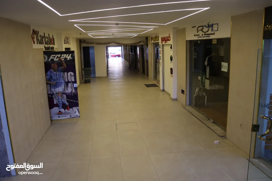 محلات تجارية للبيع او الايجار في شارع الجامعة اليرموك منطقة مميزة و معروفة