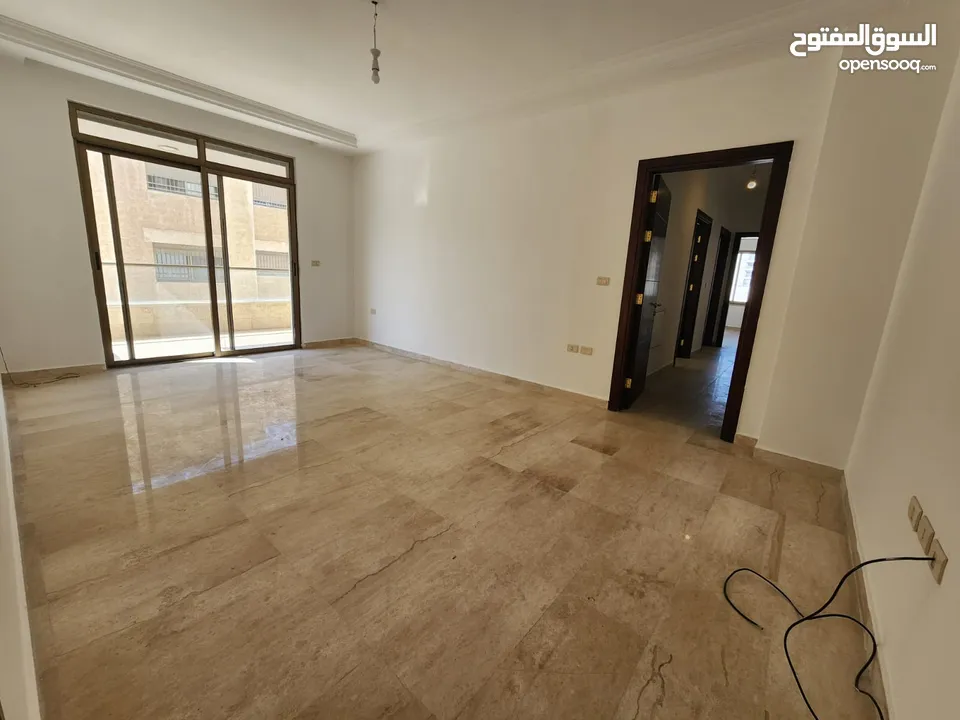 شقة فارغة للبيع بين الدوار الرابع و الخامس - ref: 14595