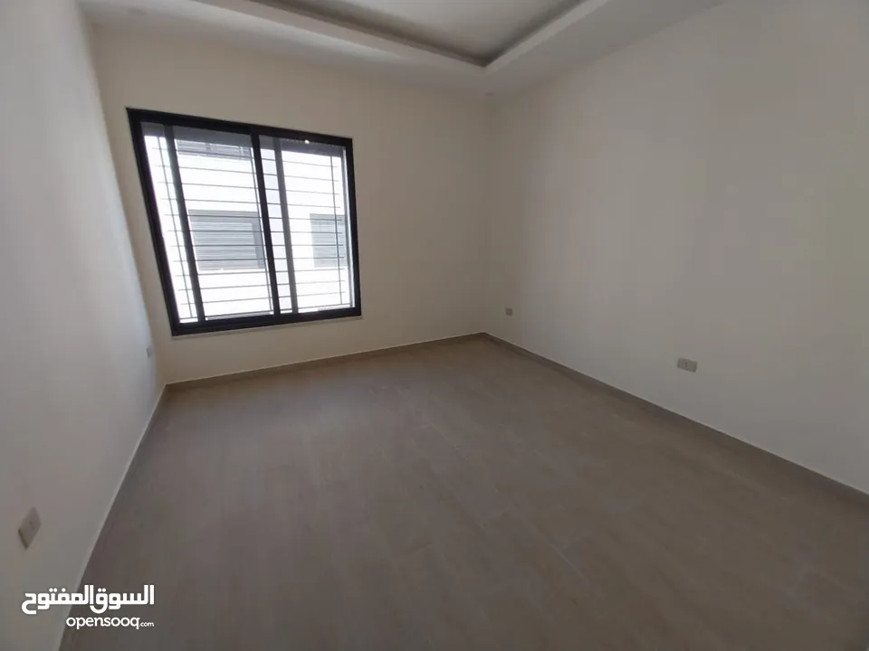 شقة غير مفروشة للإيجار ( Property 38690 ) سنوي فقط